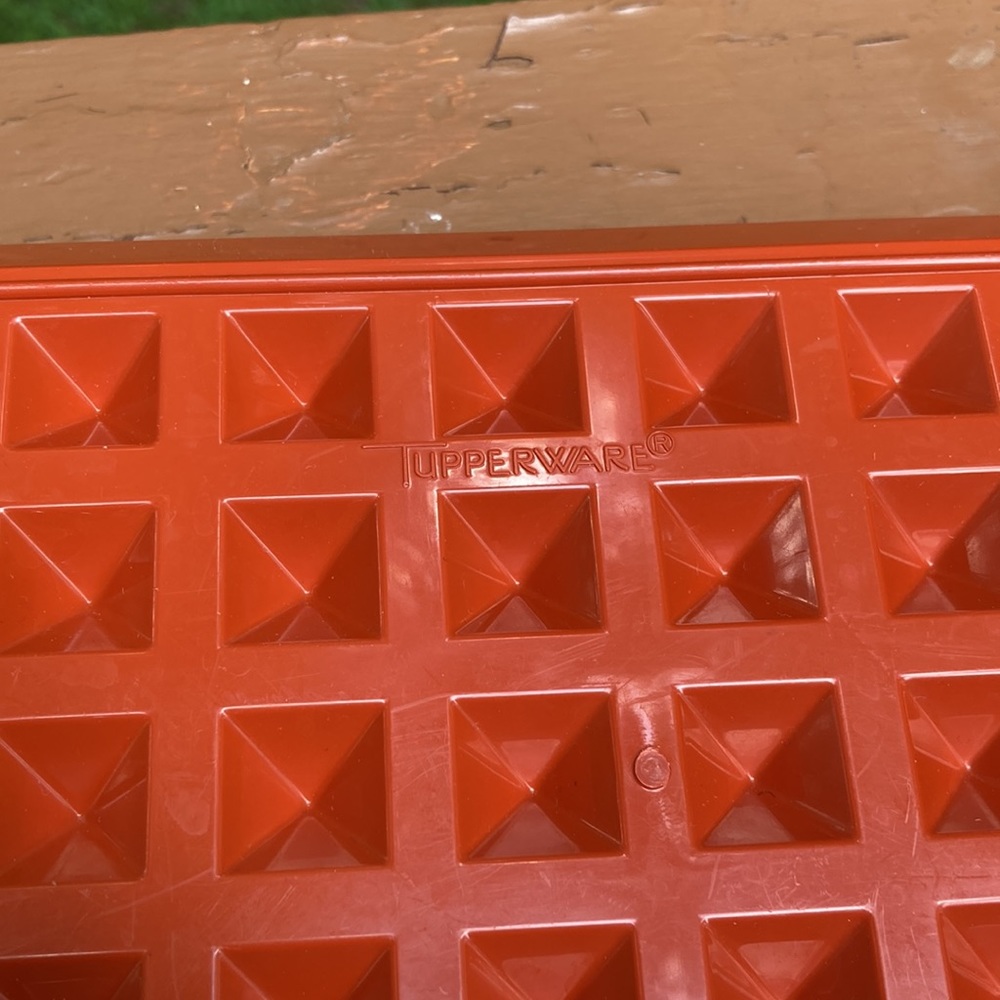Tupperware orange marinating container - Picture 5 of 10
